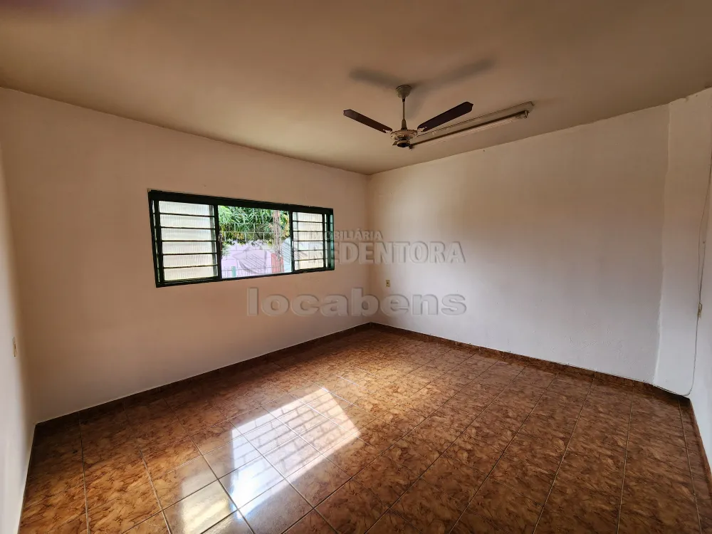 Alugar Casa / Padrão em São José do Rio Preto R$ 1.300,00 - Foto 2