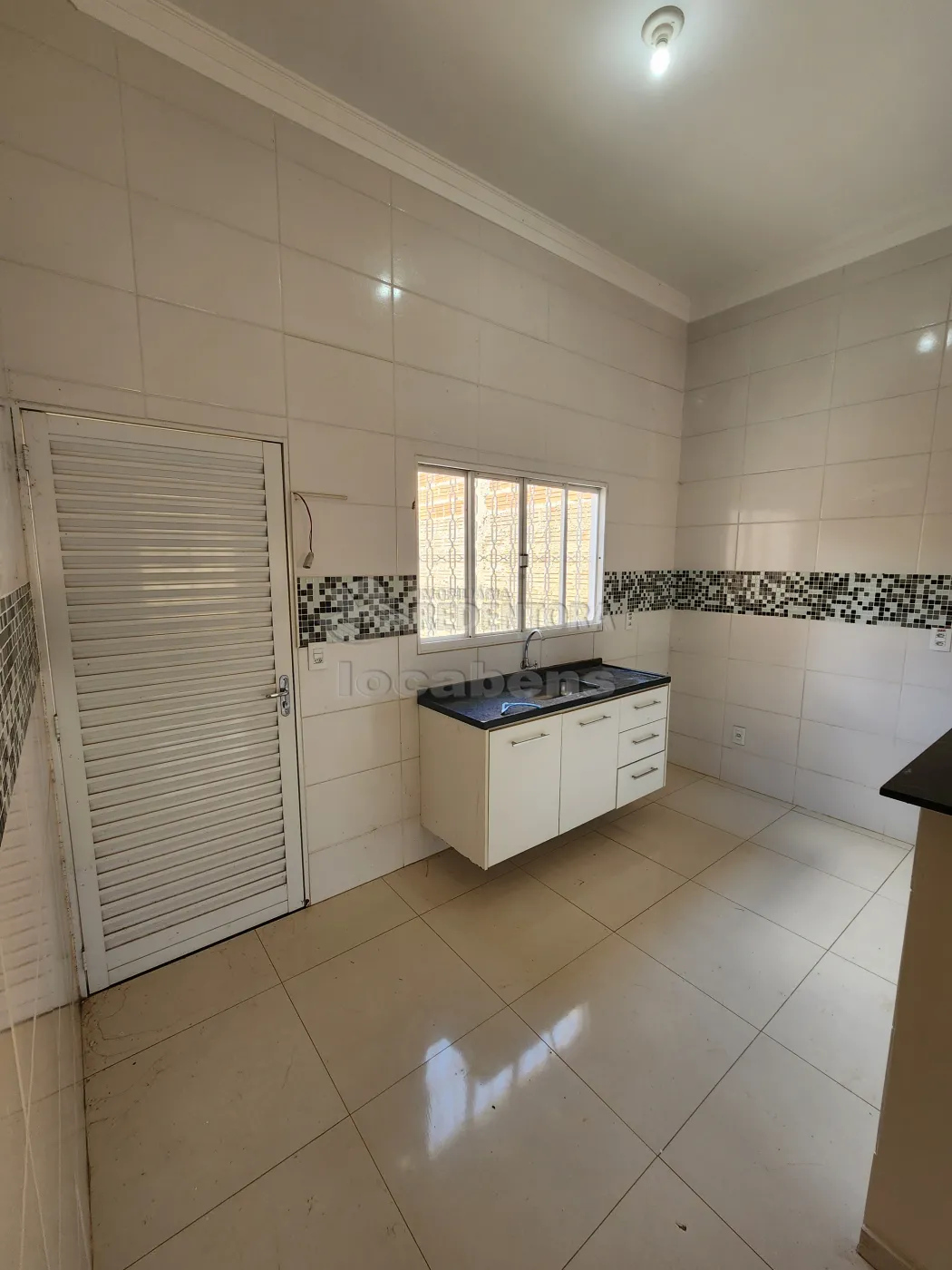 Alugar Casa / Padrão em São José do Rio Preto R$ 1.100,00 - Foto 3