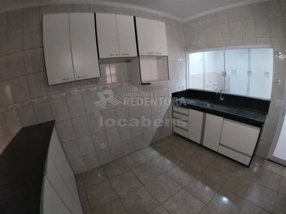 Alugar Casa / Padrão em São José do Rio Preto R$ 1.600,00 - Foto 5