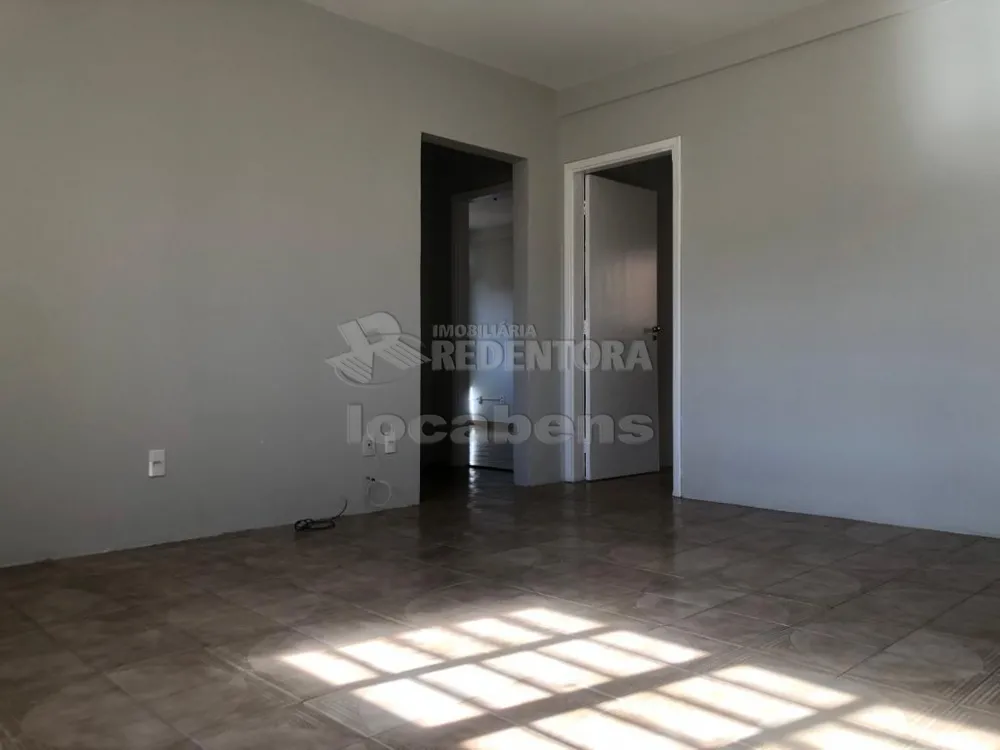 Alugar Apartamento / Padrão em São José do Rio Preto R$ 1.250,00 - Foto 3