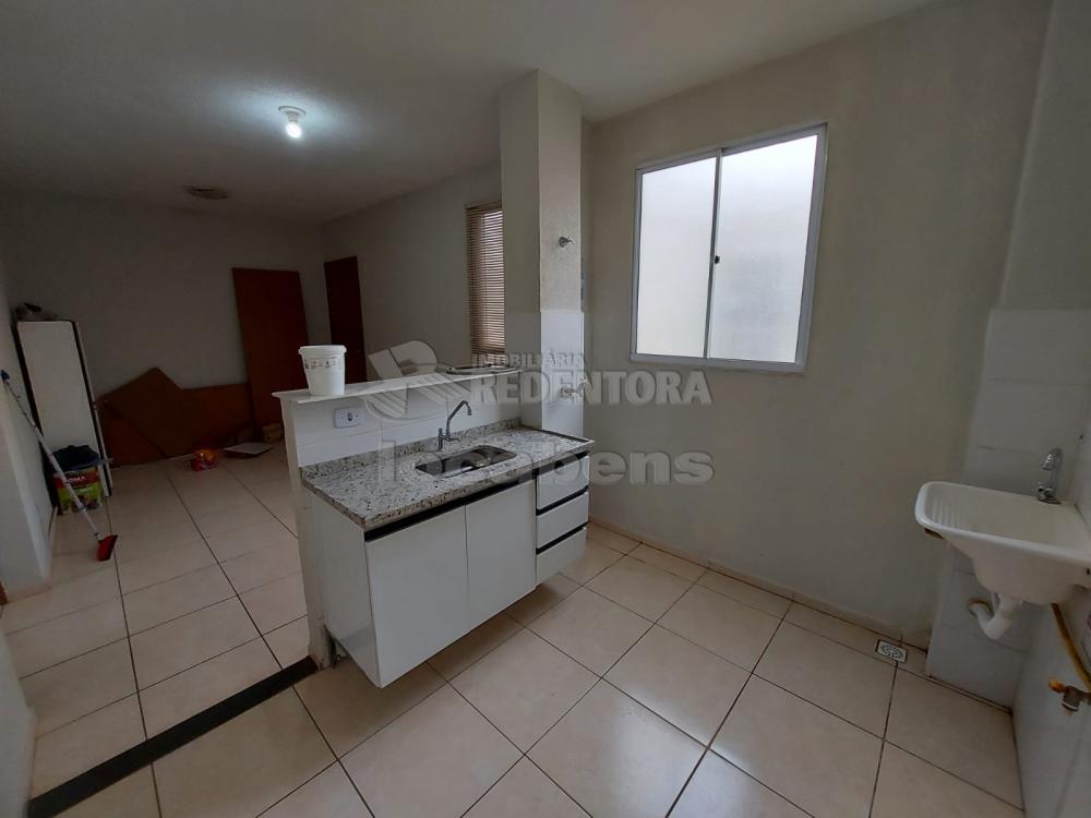 Alugar Apartamento / Padrão em São José do Rio Preto R$ 600,00 - Foto 2