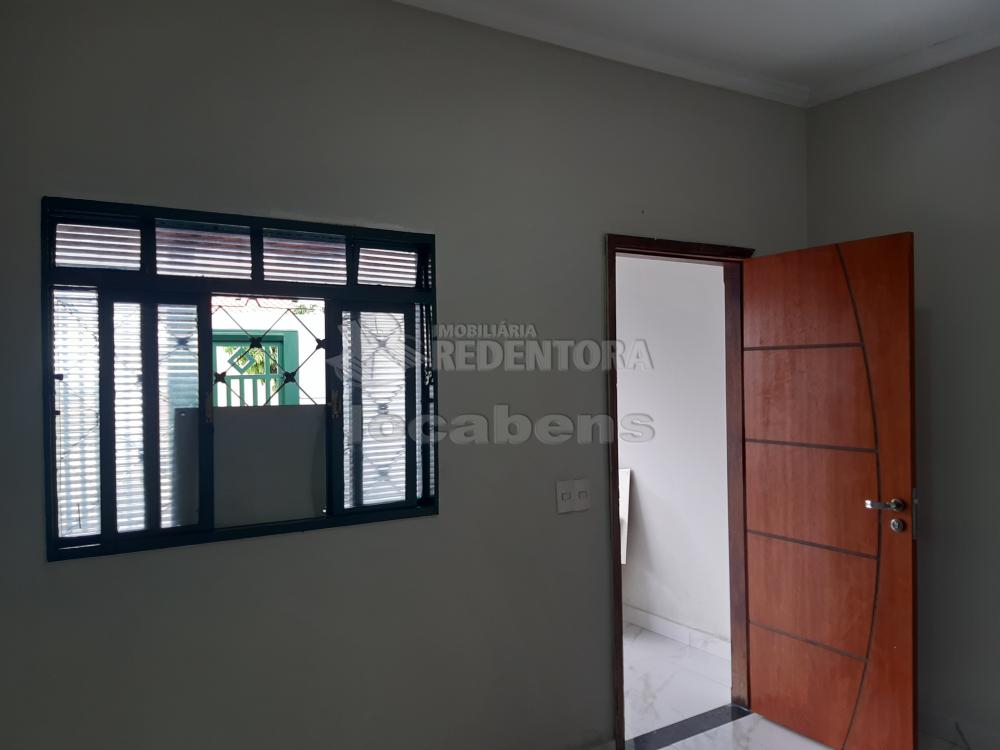Alugar Casa / Padrão em São José do Rio Preto R$ 1.200,00 - Foto 3