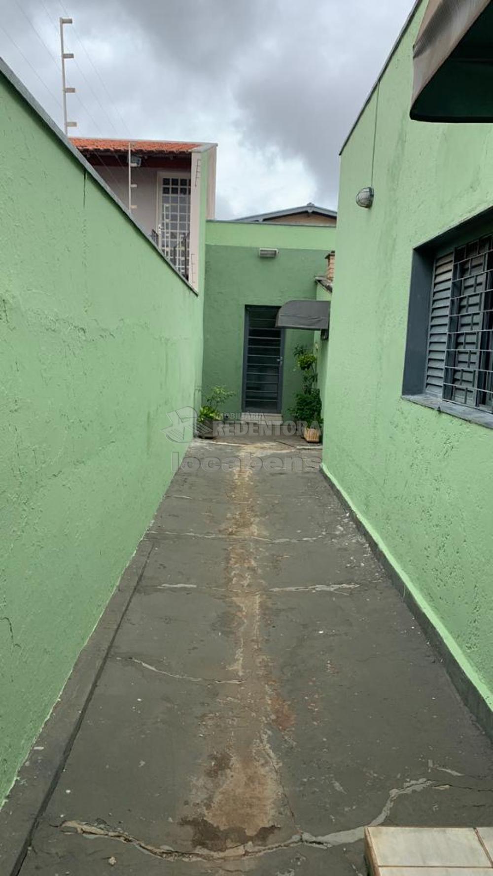 Casa à venda com 3 quartos, 237m² - Foto 2