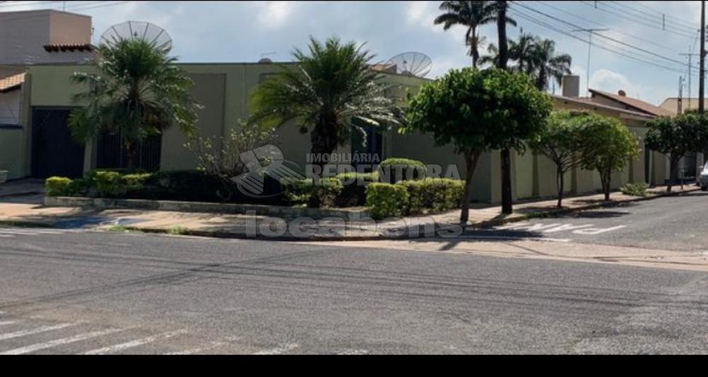 Casa à venda com 3 quartos, 237m² - Foto 1