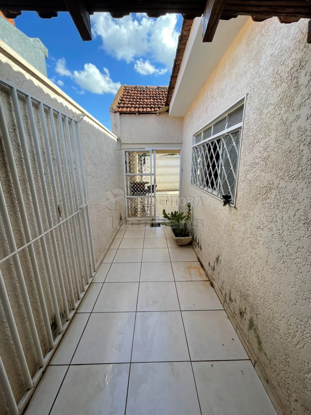 Casa - Padrão - Conjunto Habitacional Cristo Rei - São José do Rio Preto R$  250.000,00. Cód.: 11332