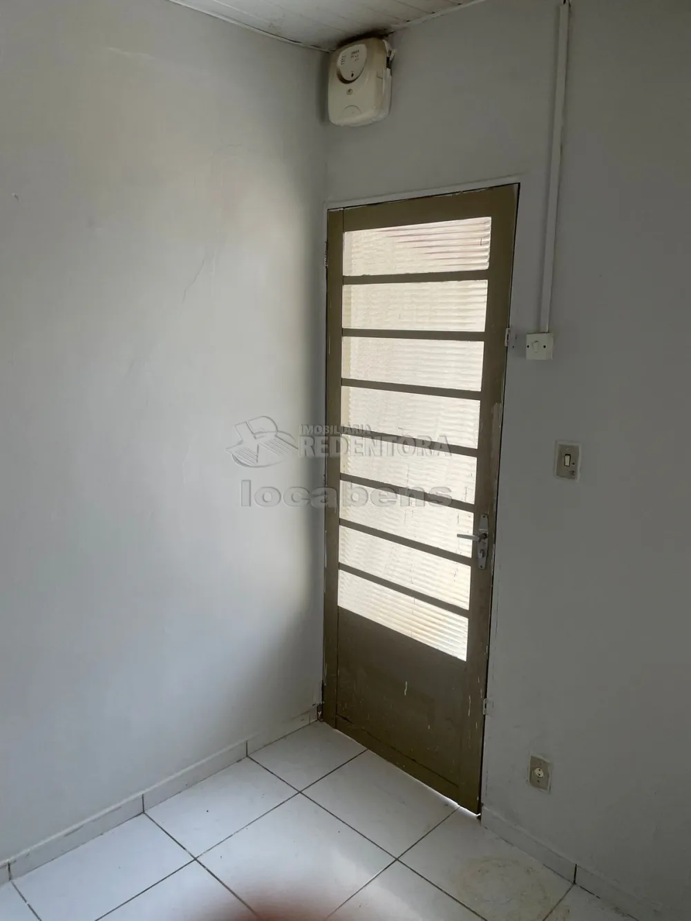 Comprar Casa / Padrão em São José do Rio Preto R$ 190.000,00 - Foto 2