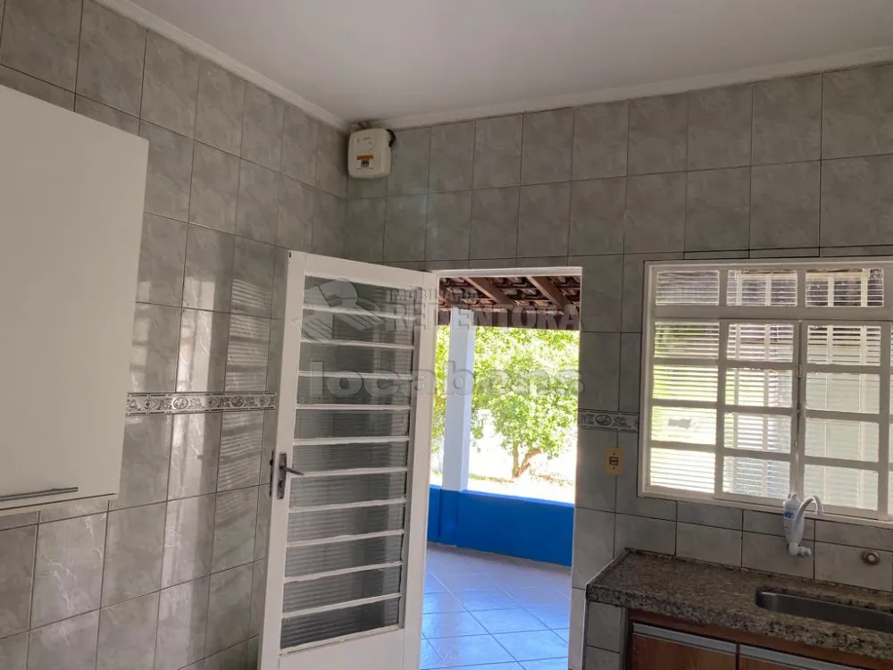 Alugar Casa / Padrão em São José do Rio Preto R$ 1.300,00 - Foto 6