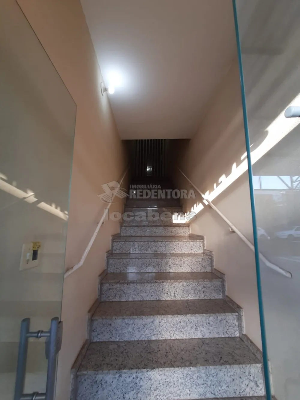 Alugar Comercial / Sala em São José do Rio Preto R$ 2.000,00 - Foto 2