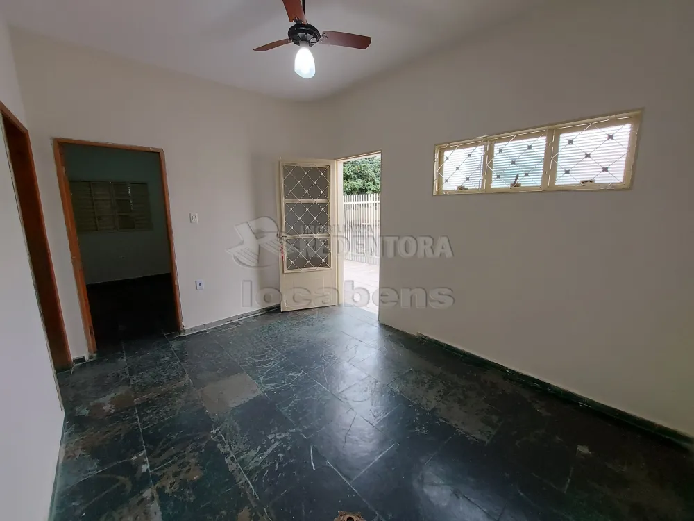 Alugar Casa / Padrão em São José do Rio Preto R$ 1.500,00 - Foto 2