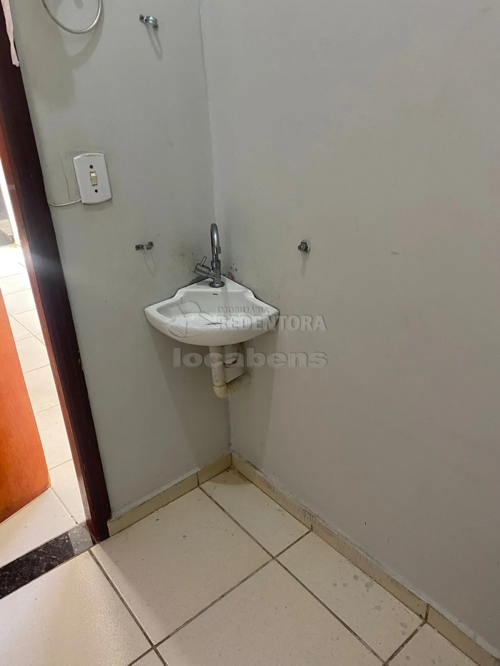 Alugar Comercial / Salão em São José do Rio Preto R$ 1.500,00 - Foto 6