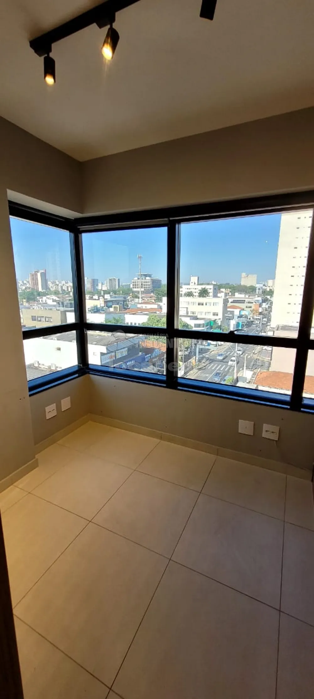 Comprar Comercial / Sala em São José do Rio Preto R$ 400.000,00 - Foto 1