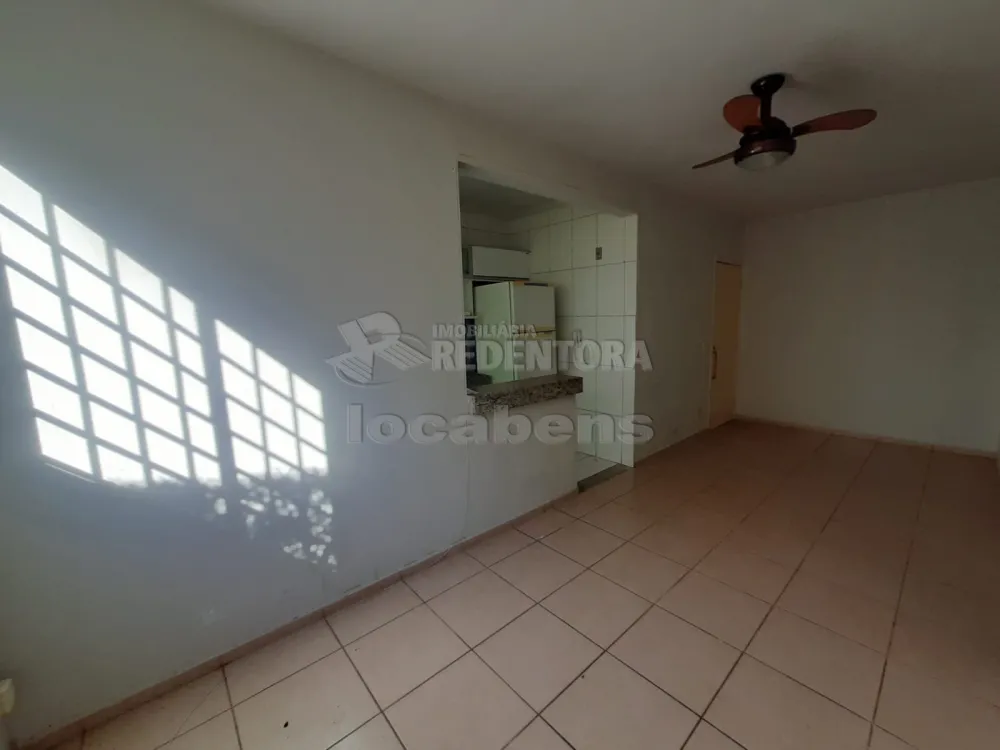 Alugar Apartamento / Padrão em São José do Rio Preto R$ 900,00 - Foto 2