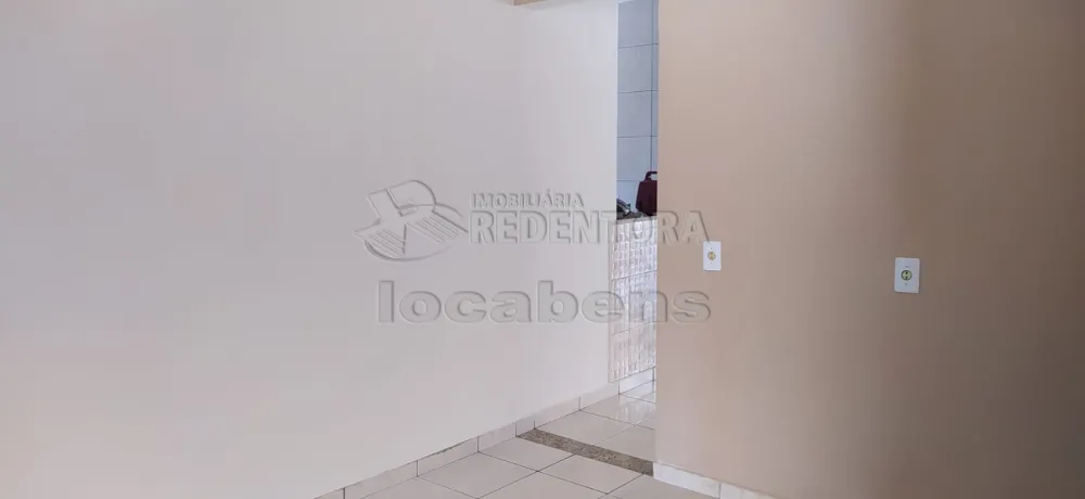 Alugar Casa / Padrão em São José do Rio Preto R$ 1.500,00 - Foto 4