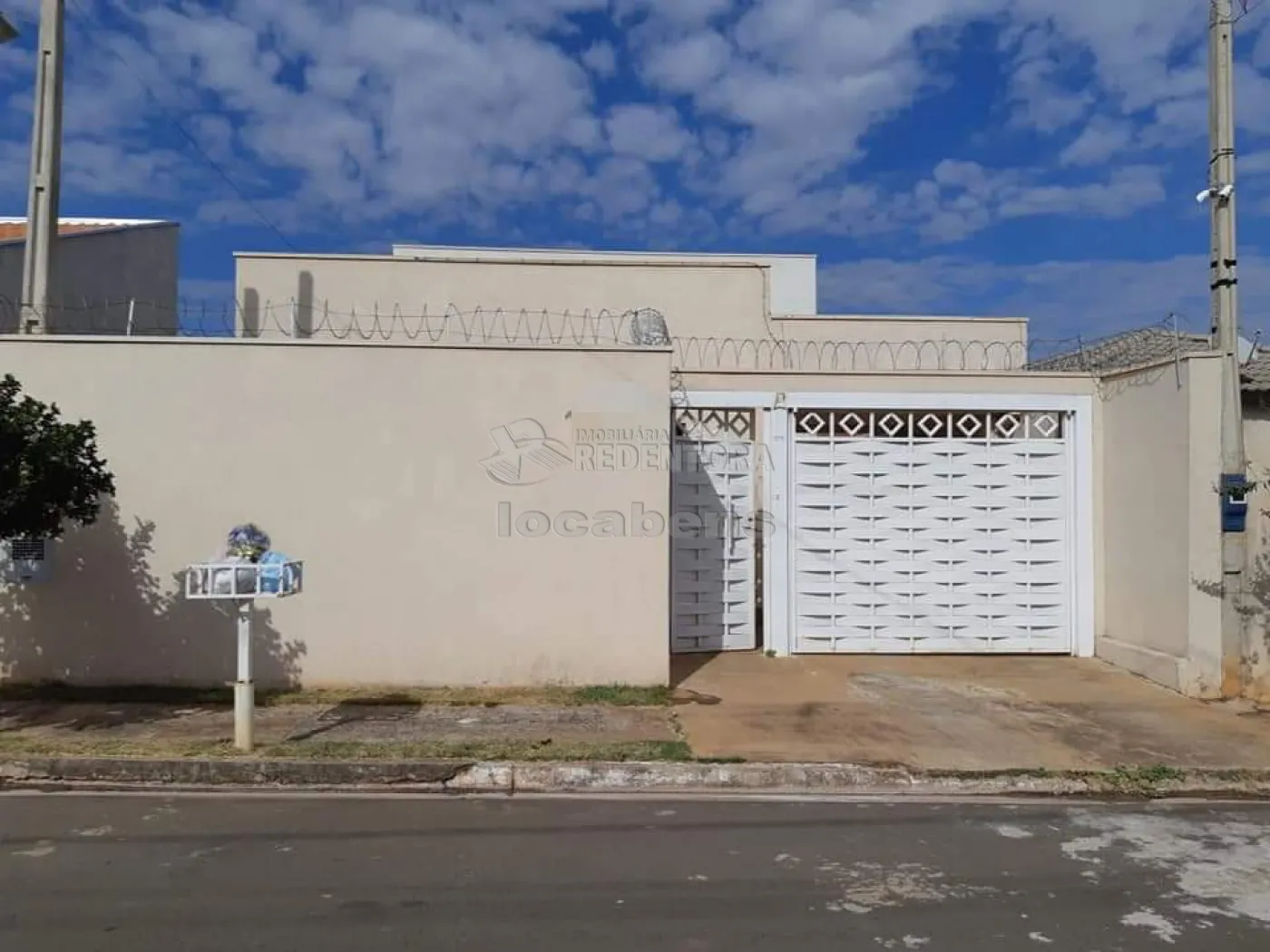 Alugar Casa / Padrão em São José do Rio Preto R$ 1.100,00 - Foto 1