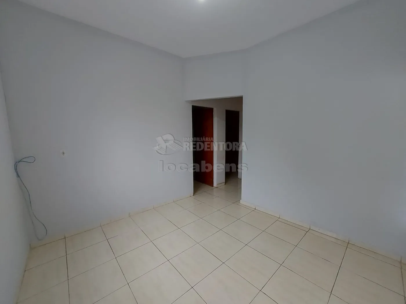 Alugar Casa / Padrão em São José do Rio Preto R$ 1.150,00 - Foto 1