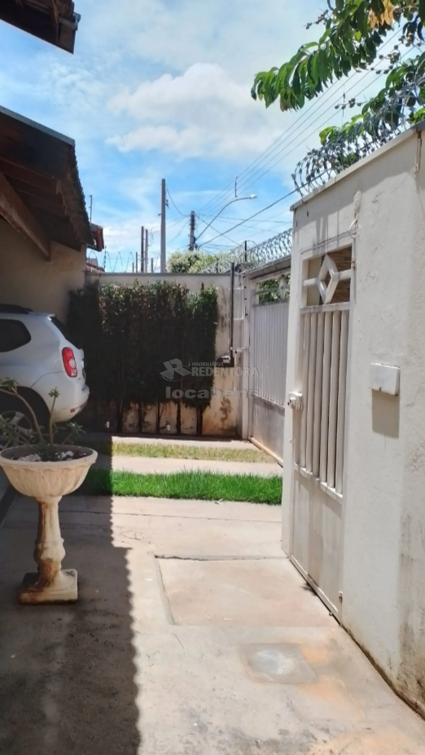 Alugar Casa / Padrão em São José do Rio Preto R$ 1.700,00 - Foto 2