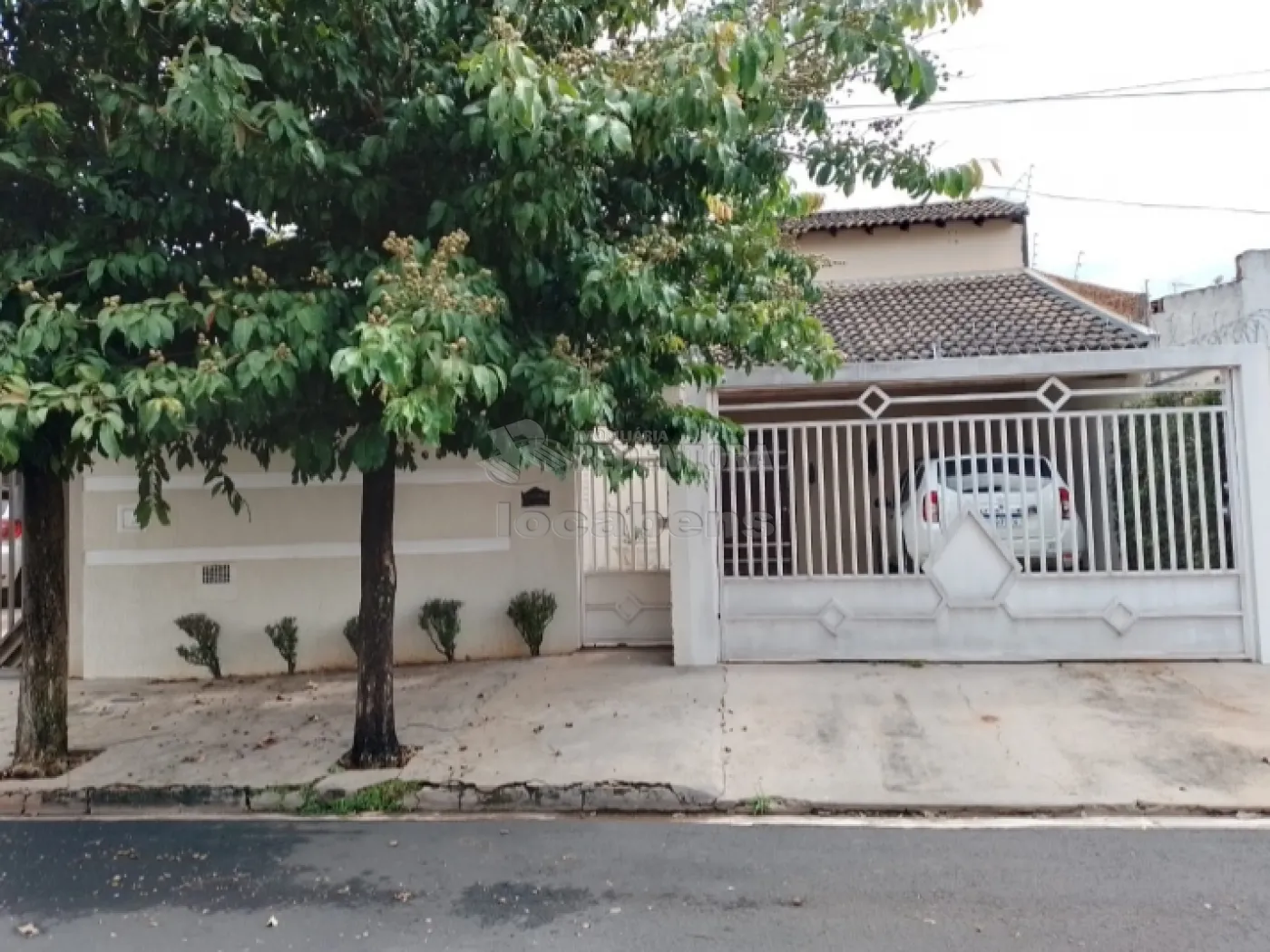 Alugar Casa / Padrão em São José do Rio Preto R$ 1.700,00 - Foto 1