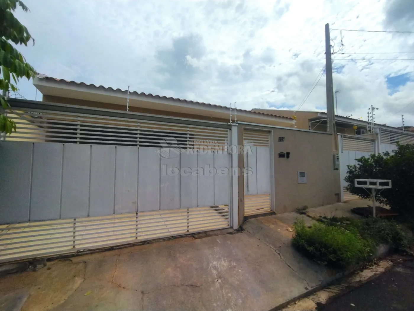 Alugar Casa / Padrão em São José do Rio Preto R$ 1.950,00 - Foto 2