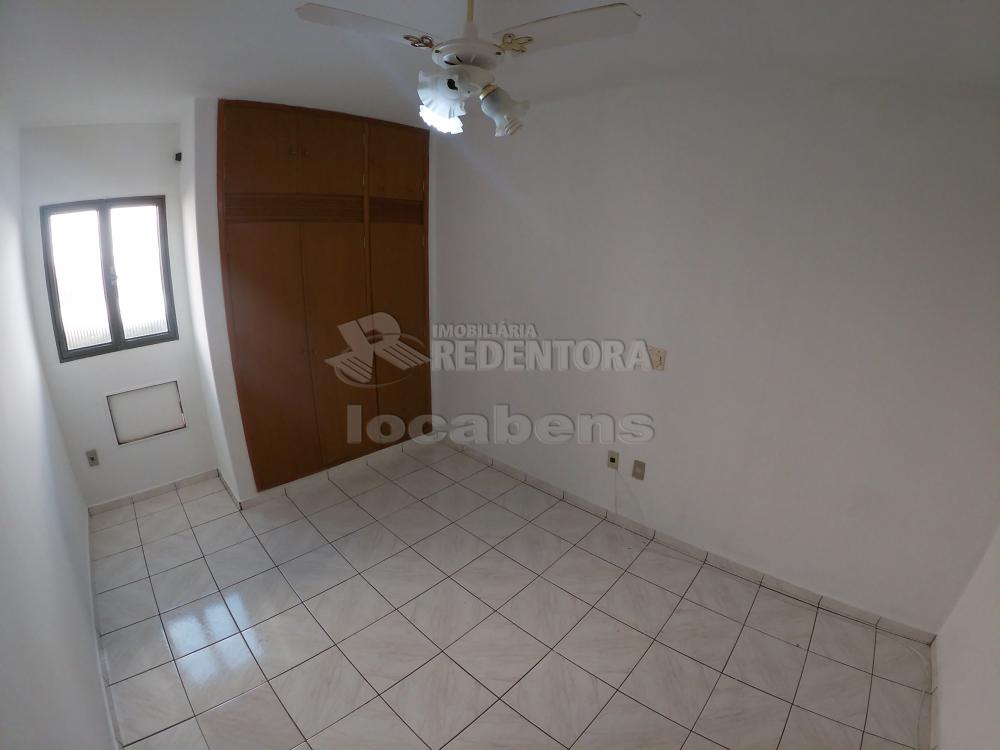 Alugar Apartamento / Padrão em São José do Rio Preto R$ 1.100,00 - Foto 8