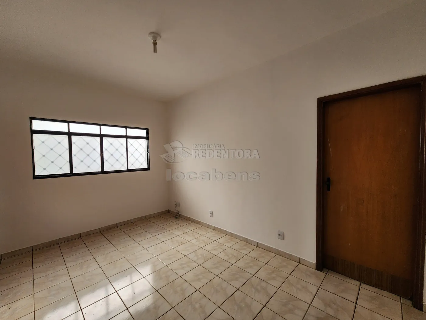 Alugar Casa / Padrão em São José do Rio Preto R$ 2.200,00 - Foto 4