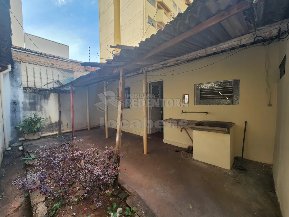 Alugar Casa / Padrão em São José do Rio Preto R$ 700,00 - Foto 2