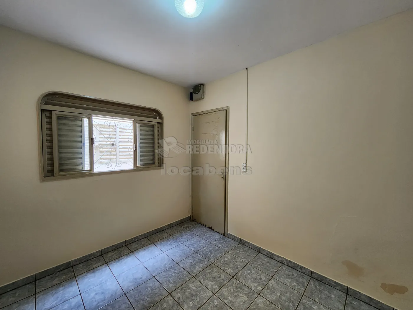 Alugar Casa / Padrão em São José do Rio Preto R$ 1.100,00 - Foto 7