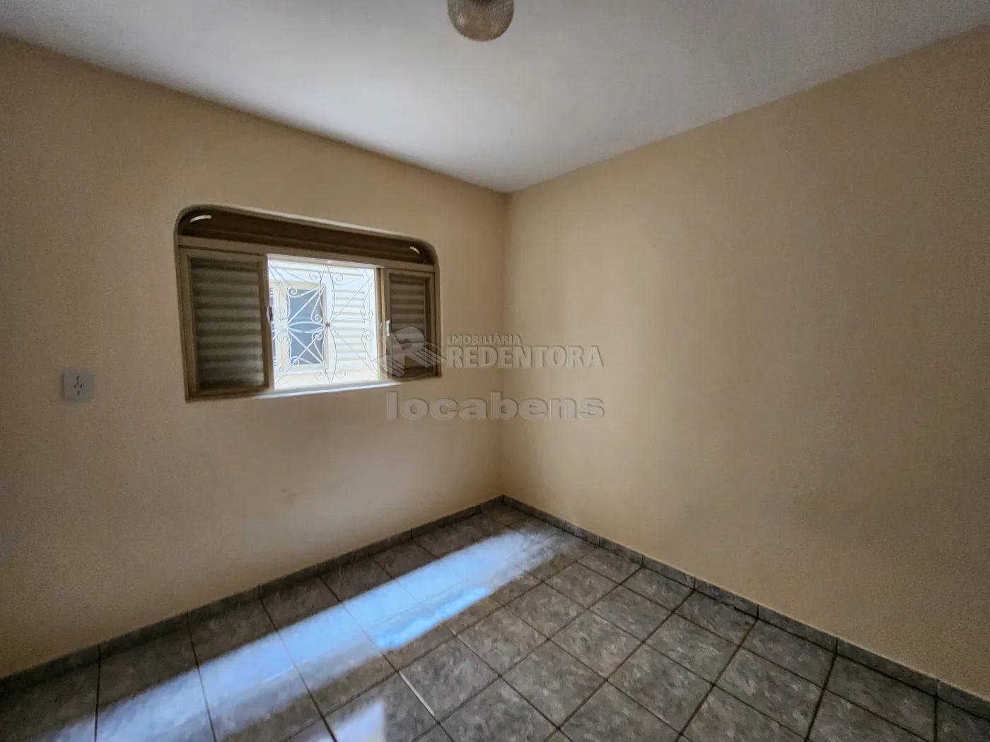 Alugar Casa / Padrão em São José do Rio Preto R$ 1.100,00 - Foto 9