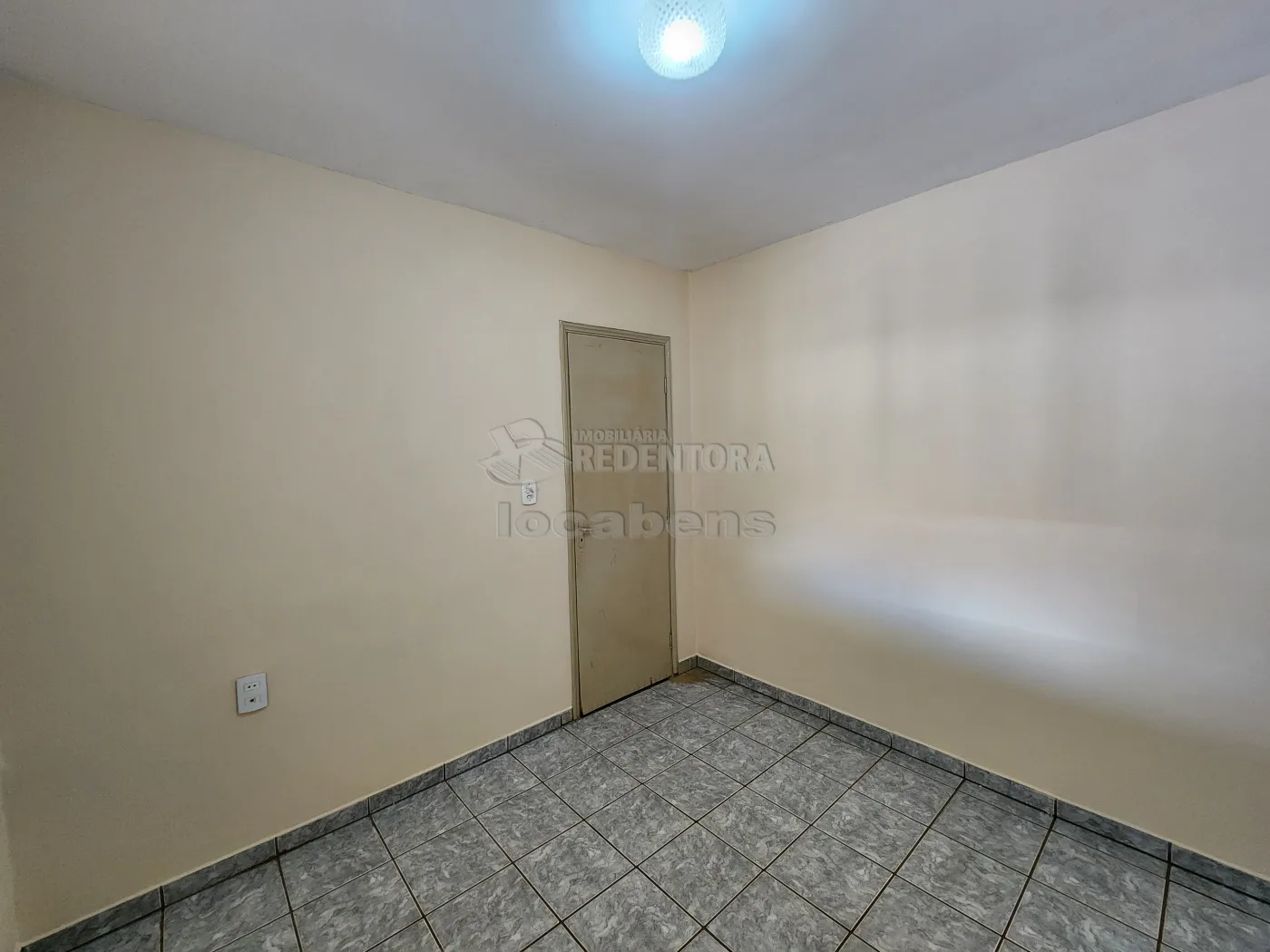 Alugar Casa / Padrão em São José do Rio Preto R$ 1.100,00 - Foto 13