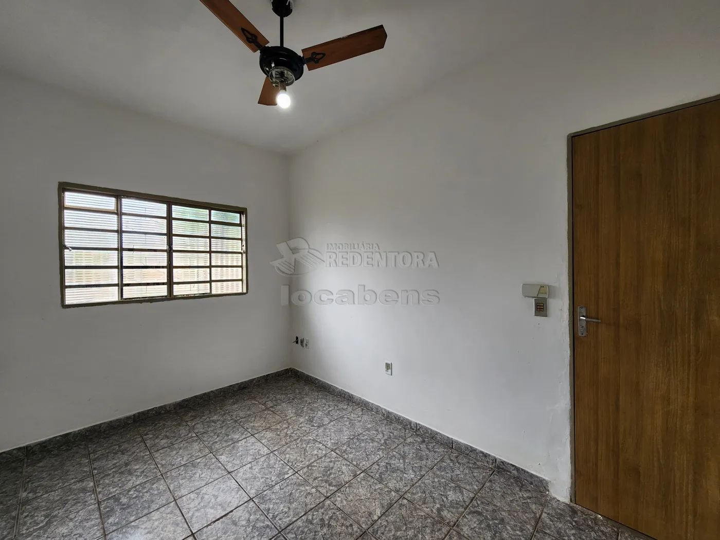 Alugar Casa / Padrão em São José do Rio Preto R$ 1.300,00 - Foto 2