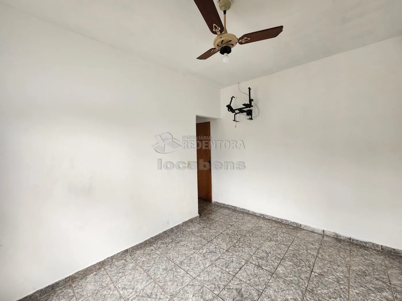 Alugar Casa / Padrão em São José do Rio Preto R$ 1.300,00 - Foto 10