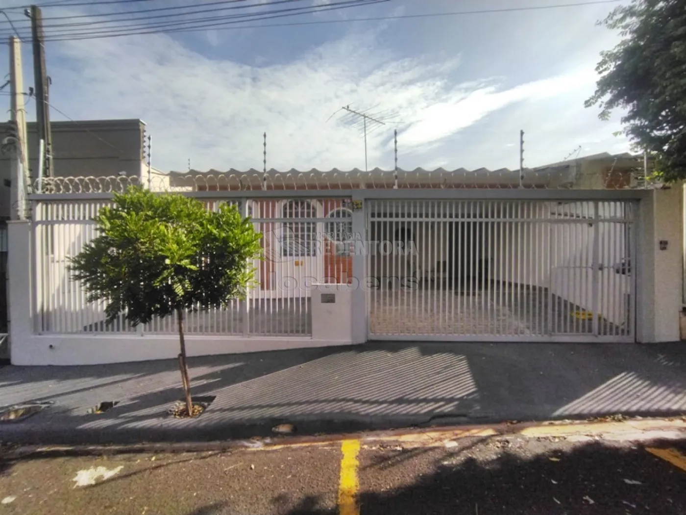 Alugar Casa / Padrão em São José do Rio Preto R$ 2.500,00 - Foto 2