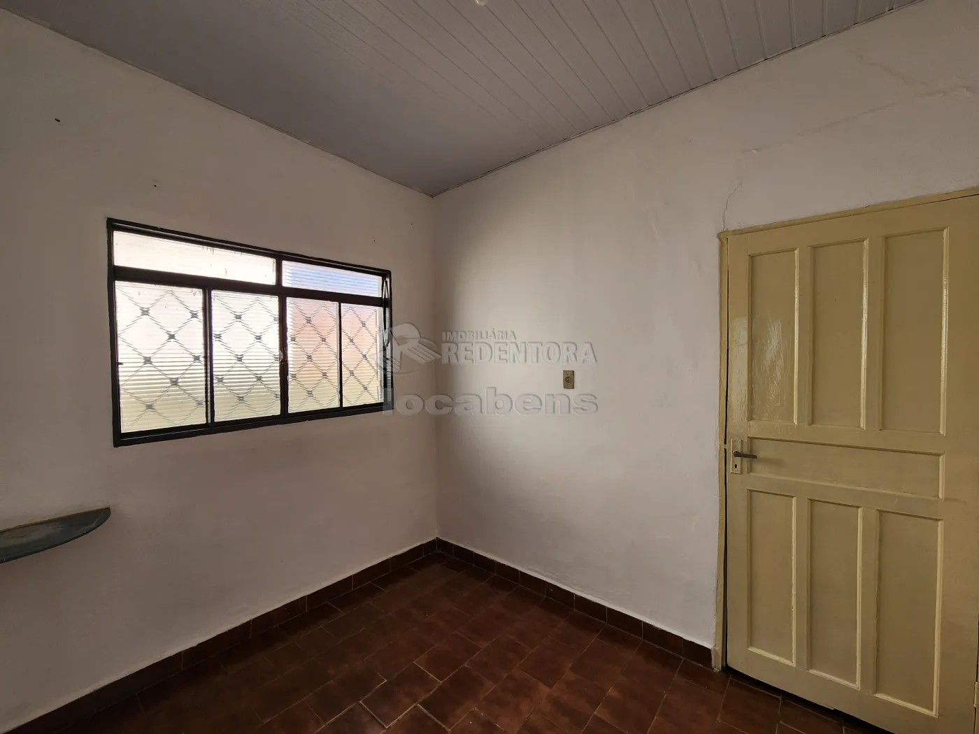 Alugar Casa / Padrão em São José do Rio Preto R$ 1.300,00 - Foto 4