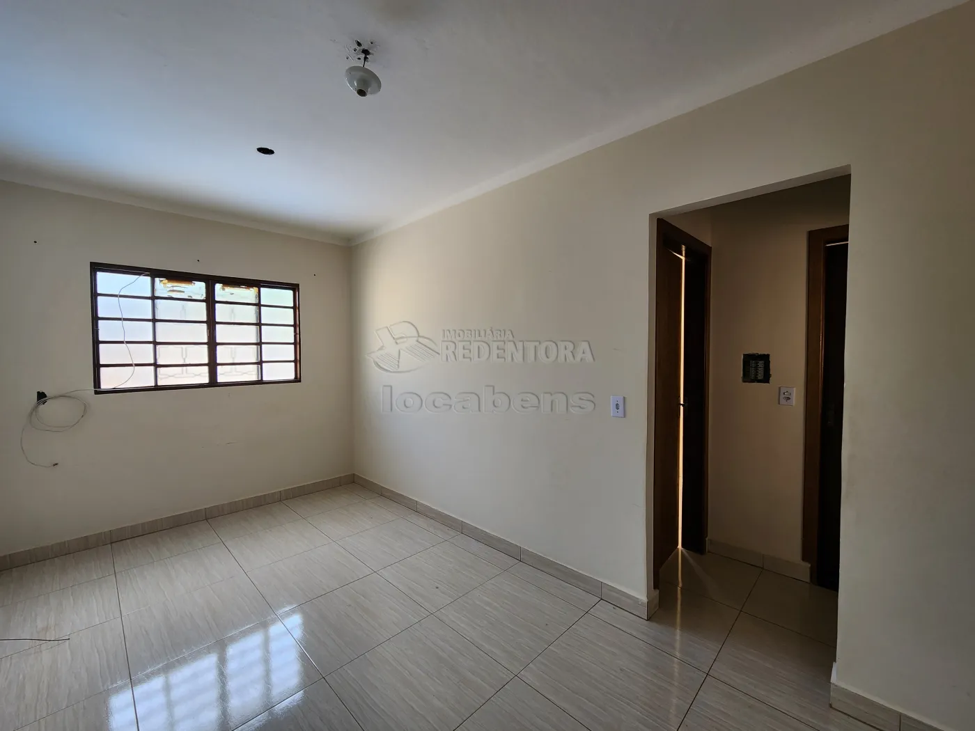 Alugar Casa / Padrão em São José do Rio Preto R$ 1.250,00 - Foto 2