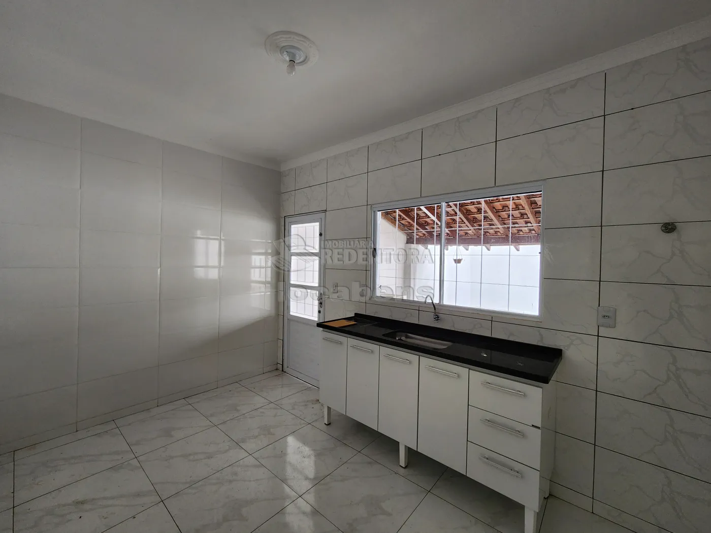 Alugar Casa / Padrão em São José do Rio Preto R$ 1.300,00 - Foto 4