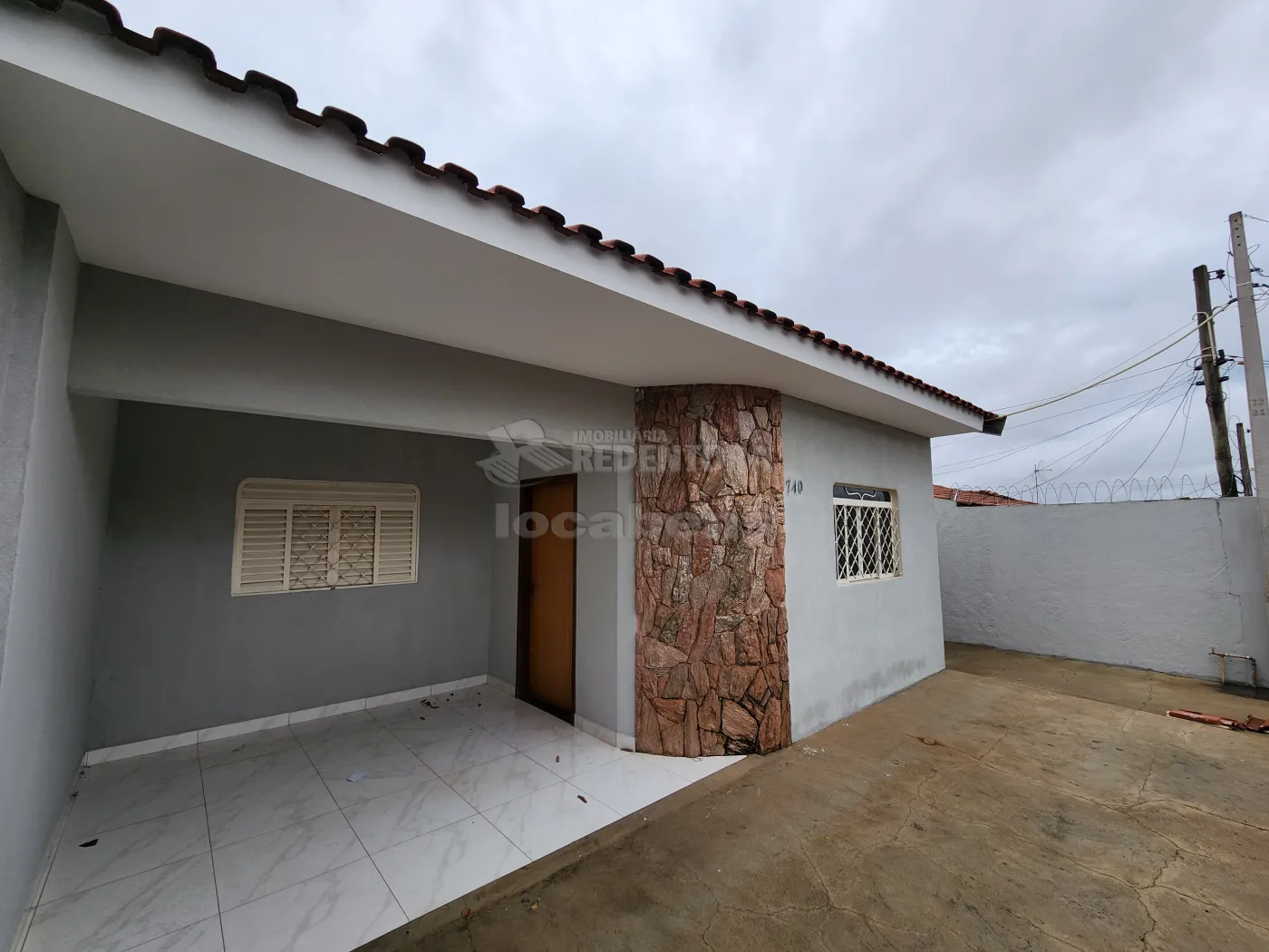Alugar Casa / Padrão em São José do Rio Preto R$ 1.300,00 - Foto 1