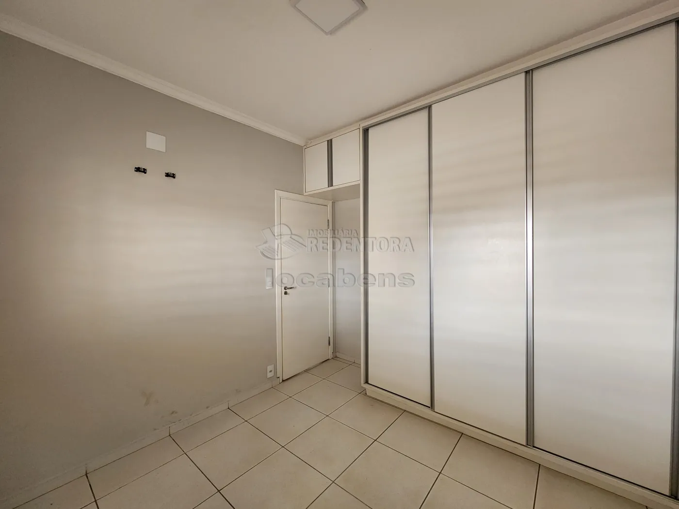 Alugar Apartamento / Padrão em São José do Rio Preto R$ 1.100,00 - Foto 5