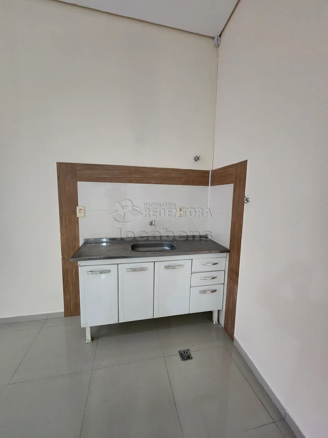 Alugar Comercial / Salão em São José do Rio Preto R$ 2.000,00 - Foto 4