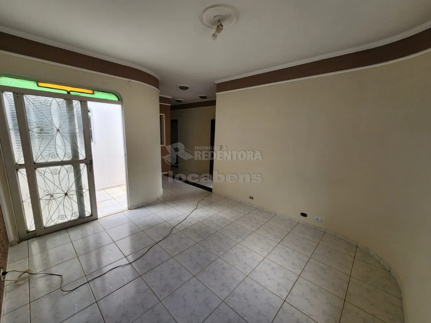 Alugar Casa / Padrão em São José do Rio Preto R$ 1.800,00 - Foto 2