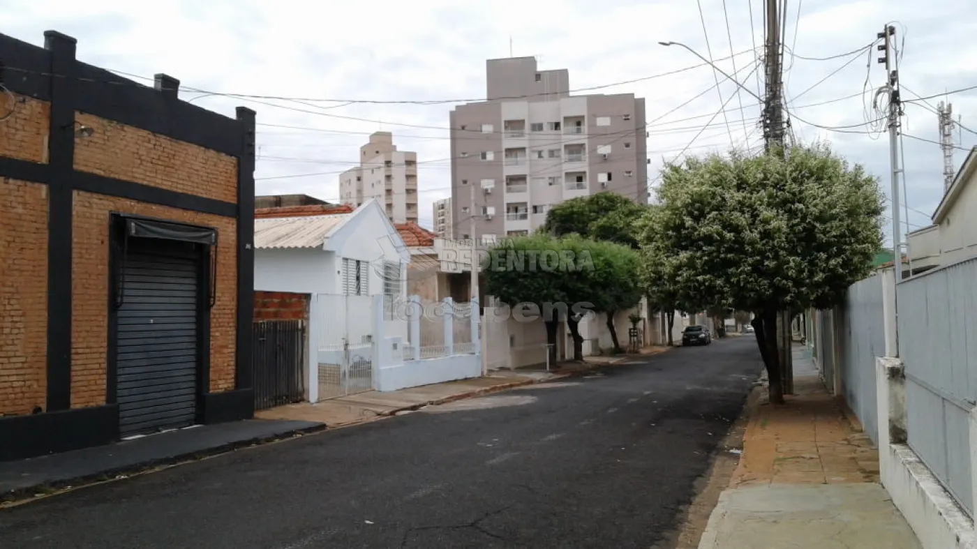 Alugar Casa / Padrão em São José do Rio Preto R$ 1.000,00 - Foto 1