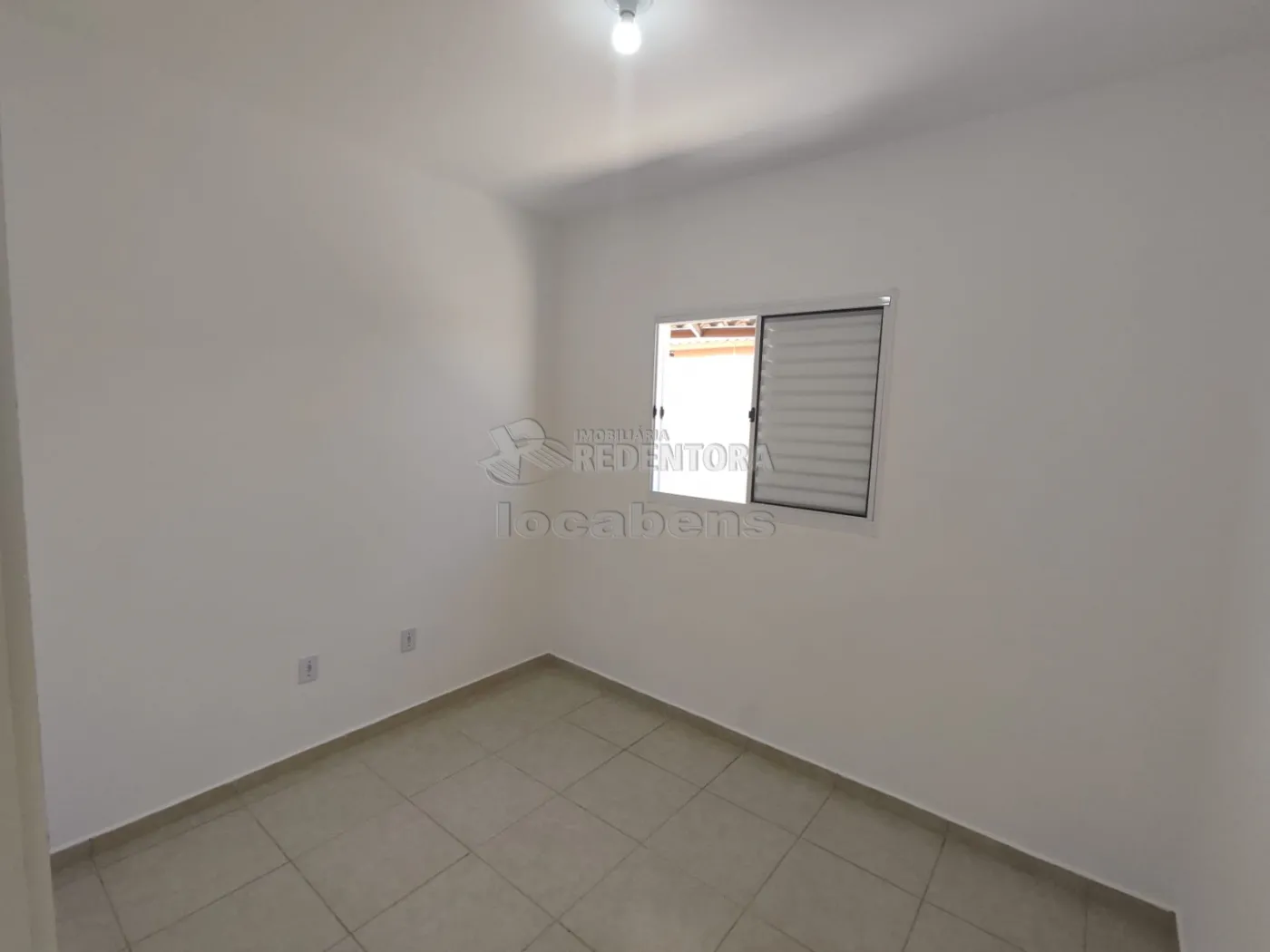 Alugar Casa / Padrão em São José do Rio Preto R$ 800,00 - Foto 3