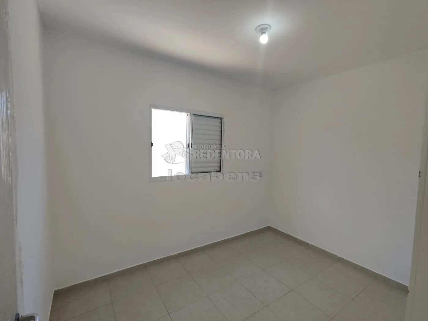 Alugar Casa / Padrão em São José do Rio Preto R$ 800,00 - Foto 5