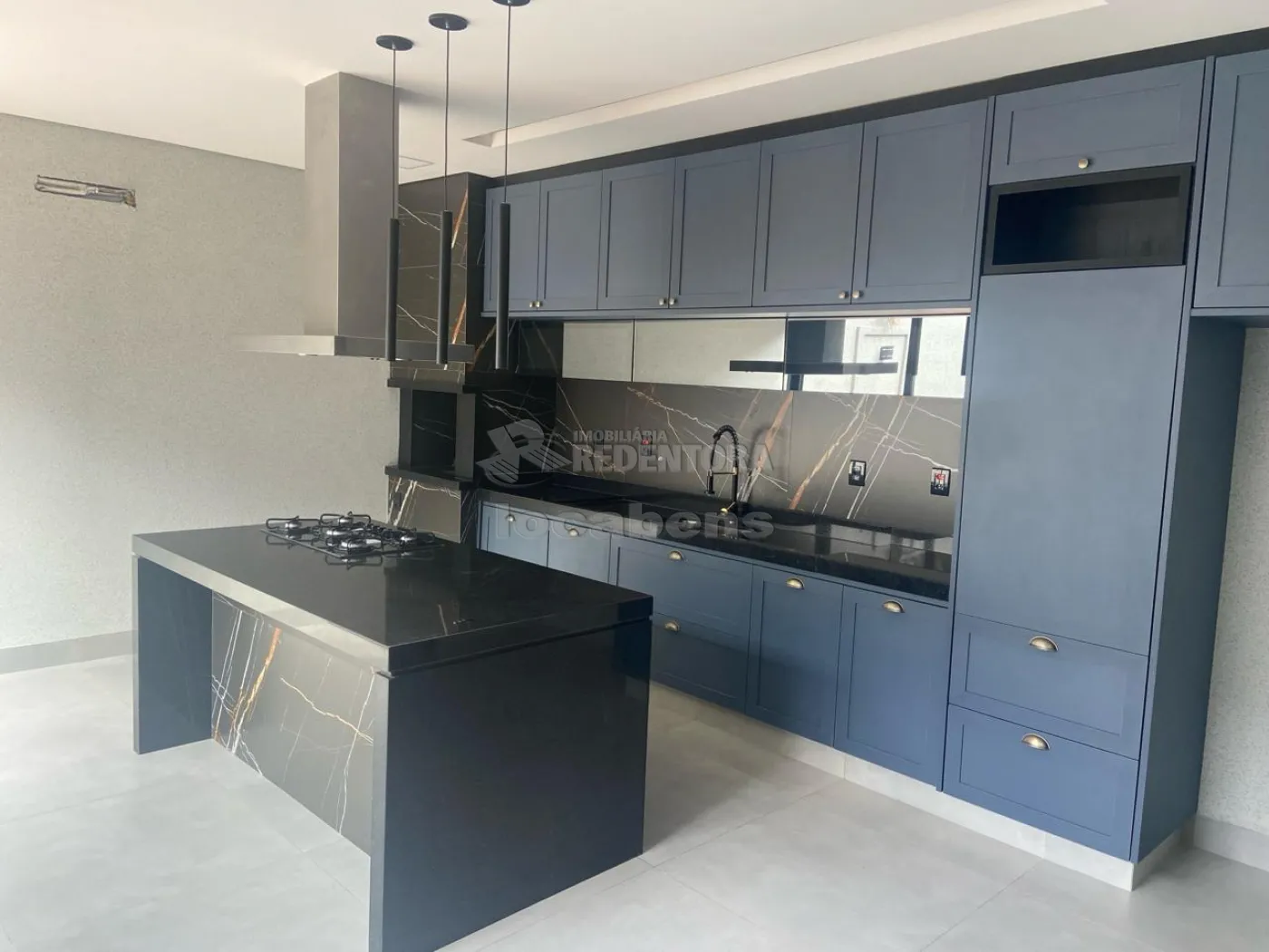 Casa de Condomínio à venda com 3 quartos, 240m² - Foto 2