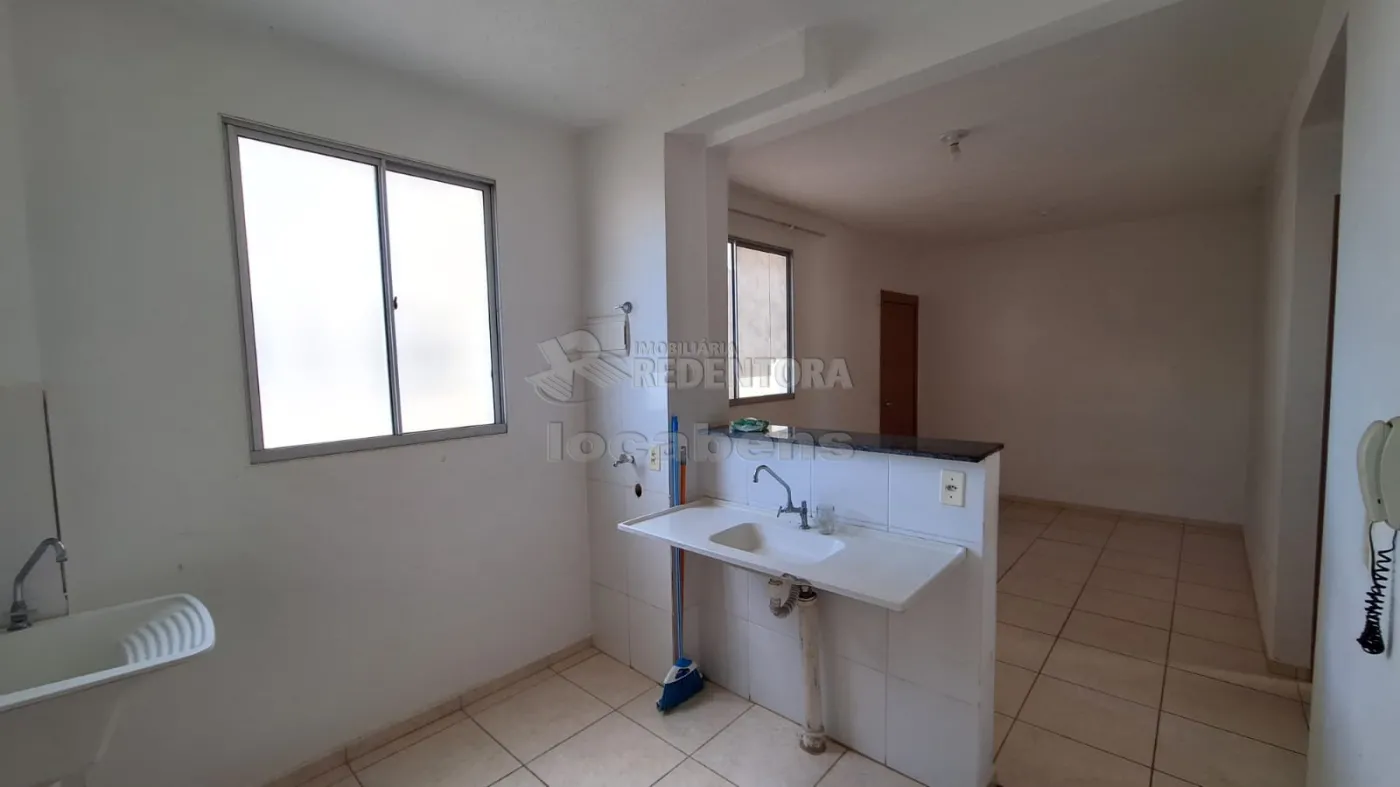 Alugar Apartamento / Padrão em São José do Rio Preto R$ 700,00 - Foto 2