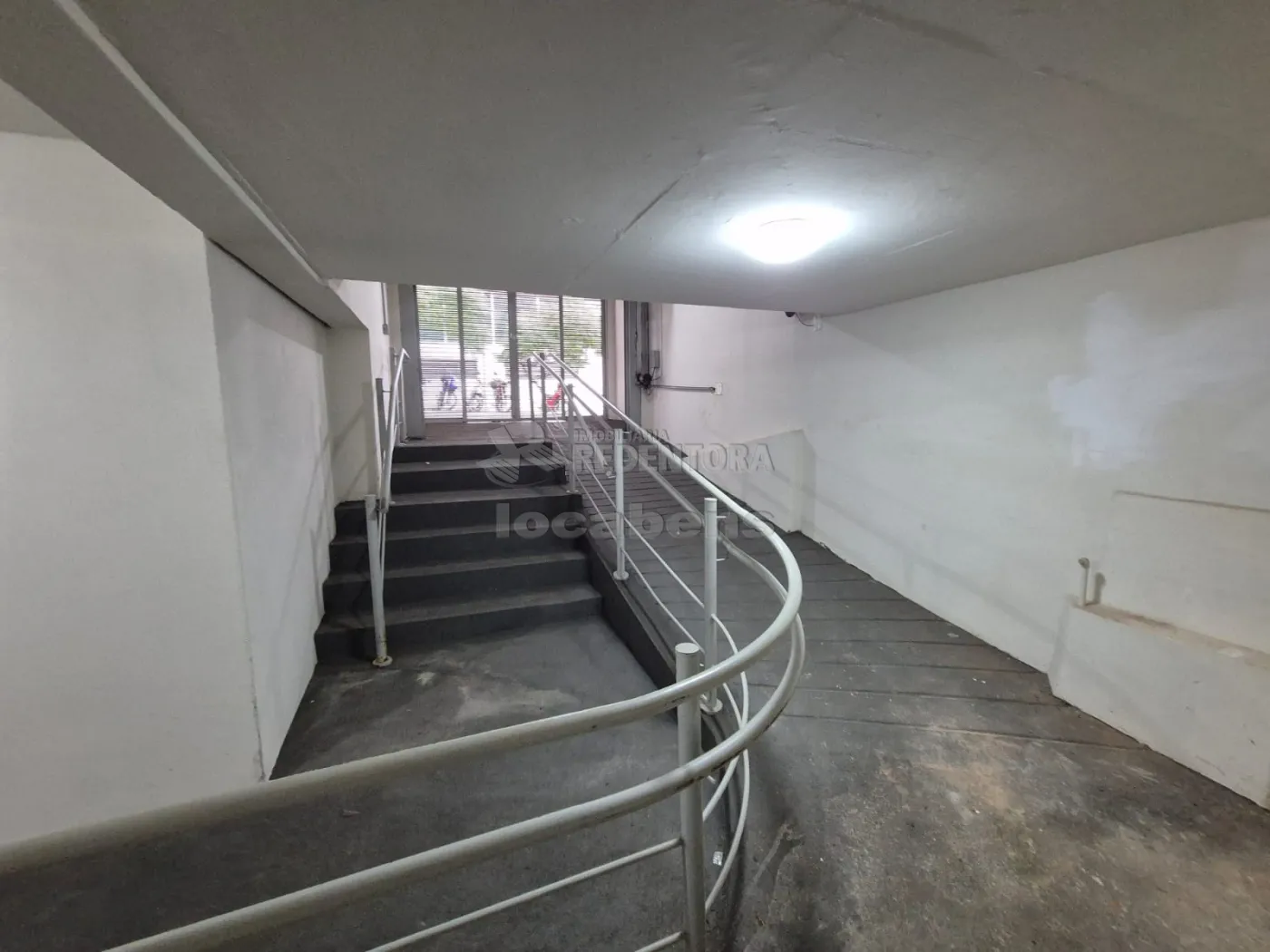 Alugar Comercial / Salão em São José do Rio Preto R$ 3.500,00 - Foto 2