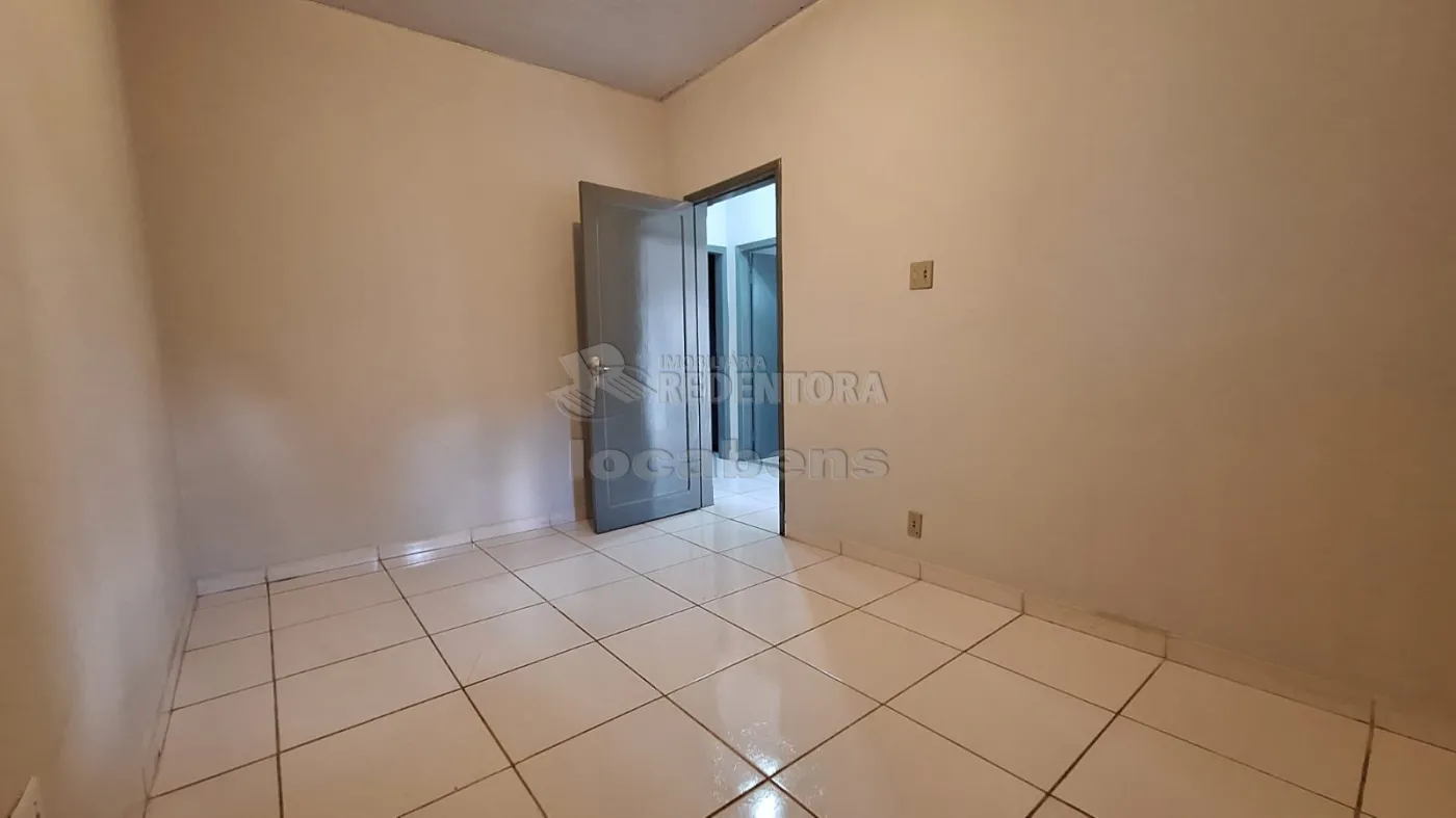 Alugar Casa / Padrão em São José do Rio Preto R$ 1.100,00 - Foto 9