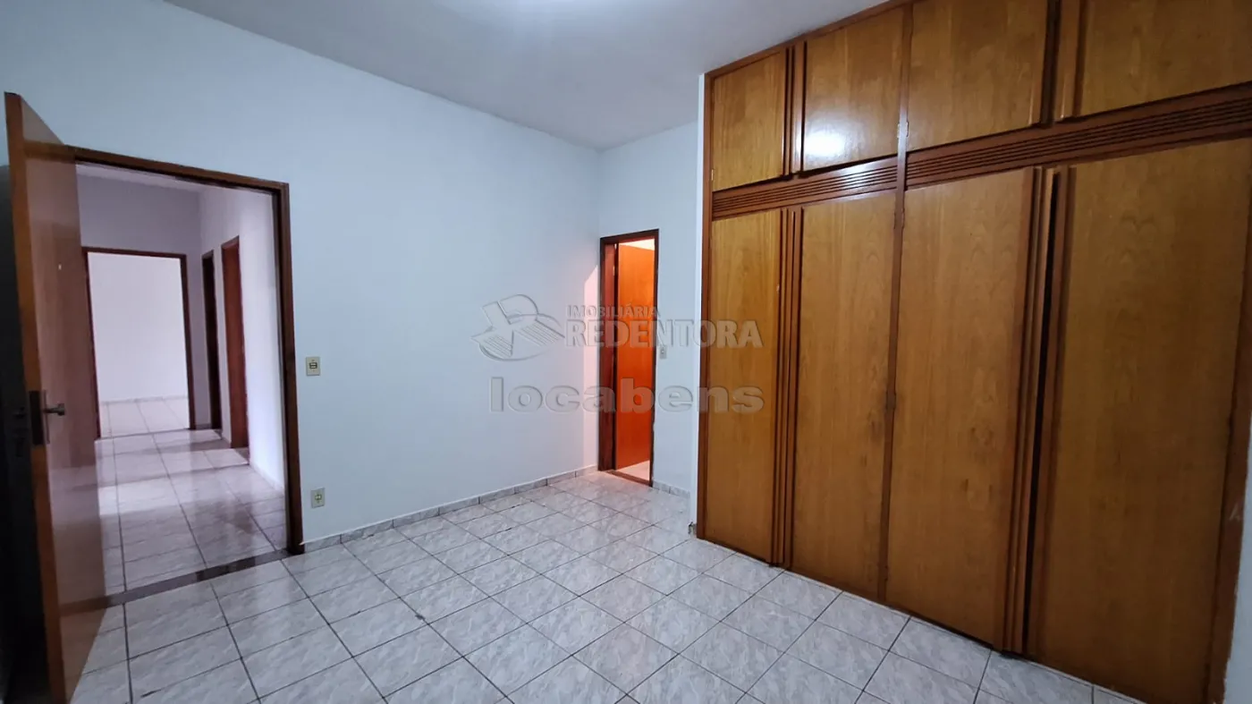 Alugar Casa / Padrão em São José do Rio Preto R$ 1.800,00 - Foto 5