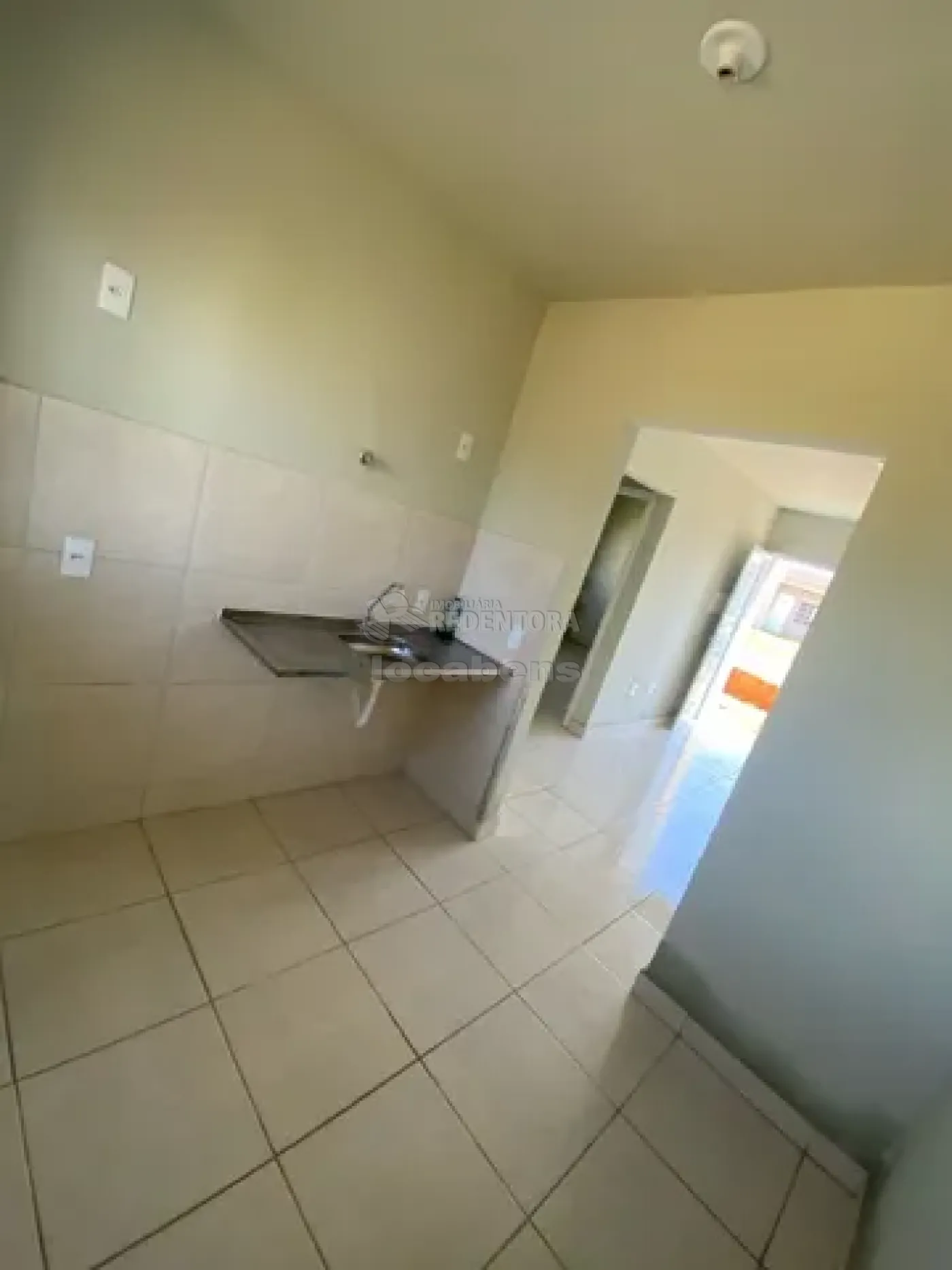 Alugar Casa / Condomínio em São José do Rio Preto R$ 800,00 - Foto 4