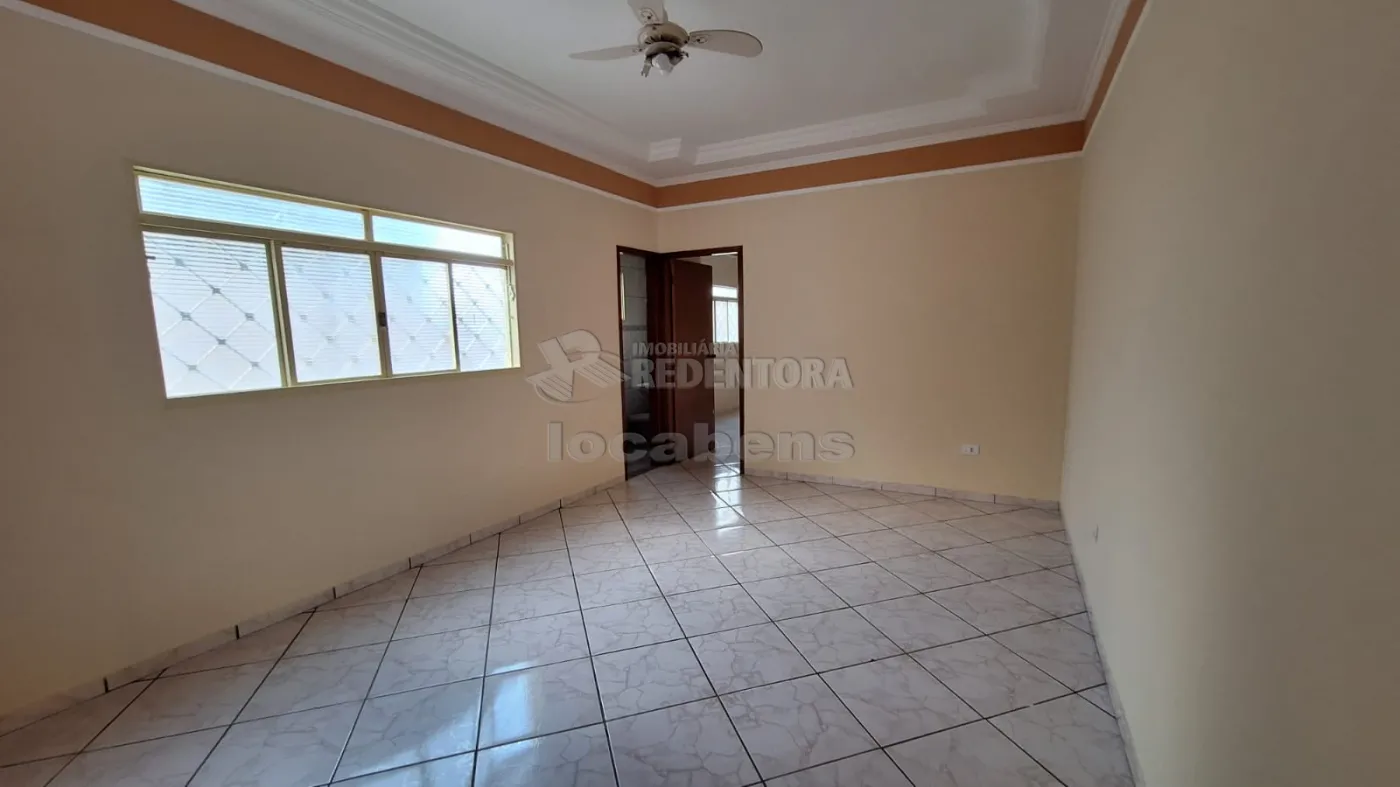 Alugar Casa / Padrão em São José do Rio Preto R$ 2.000,00 - Foto 1