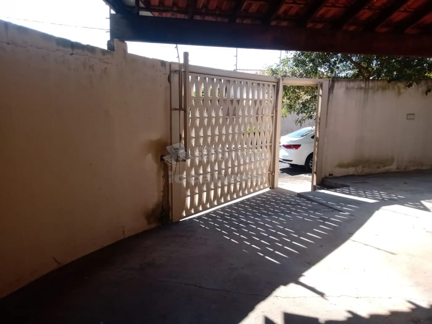 Alugar Casa / Padrão em São José do Rio Preto R$ 1.200,00 - Foto 1