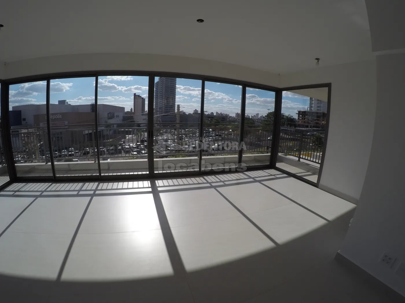 Apartamento à venda com 3 quartos, 197m² - Foto 2
